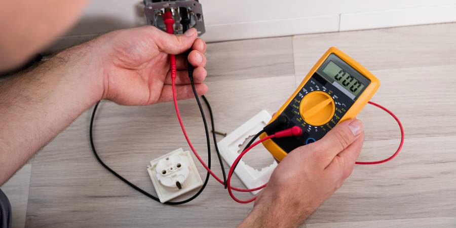 Hoe voorkom je overbelasting door te veel verlichting op één groep?